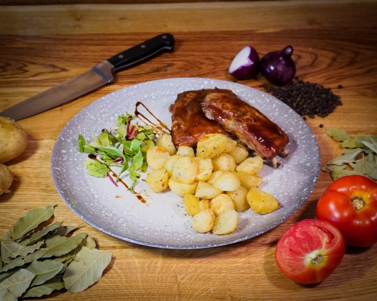 Scăriță cu cartofi noissete, la restaurantul Pensiunii Denis
